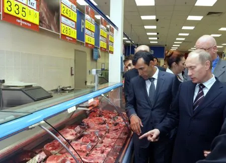 Путин запретил импорт продуктов из стран, которые ввели санкции против России
