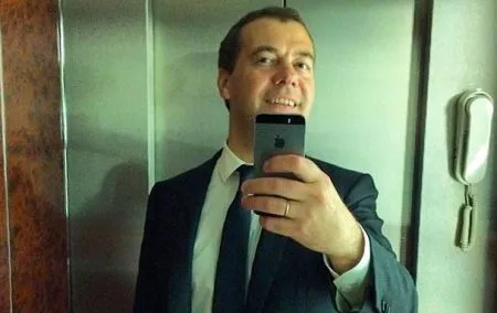 Хакеры отправили Медведева в отставку и заставили извиниться