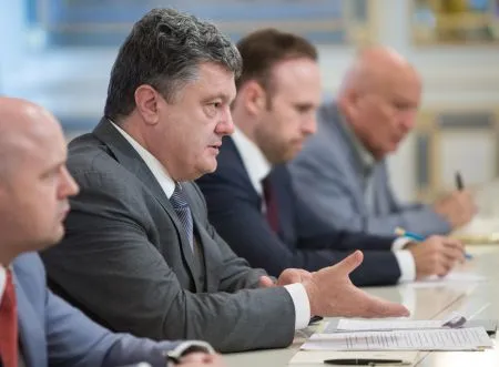 Силам АТО необходимо перегруппироваться - Порошенко