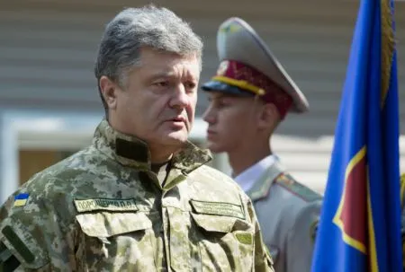 «Пропылесосьте диван». Порошенко ответил на слухи о предателях АТО (видео)