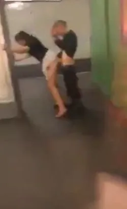 6:30 утра. Чем занимаются в Берлинском метро