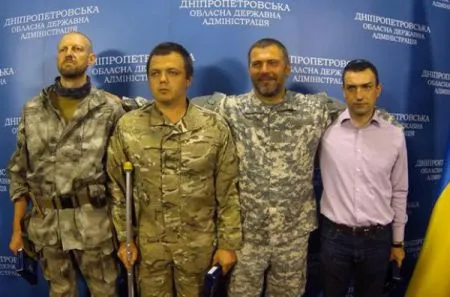 Семен Семенченко впервые снял балаклаву и показал лицо