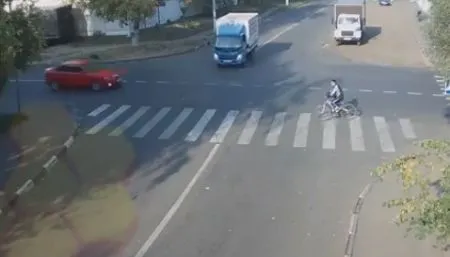 Велосепедист счастливчик