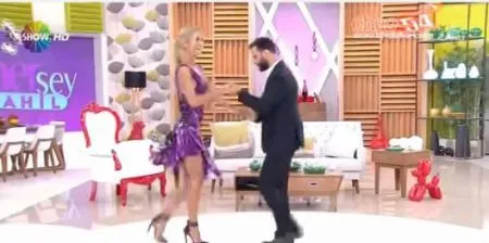 У ведущей шоу в прямом эфире