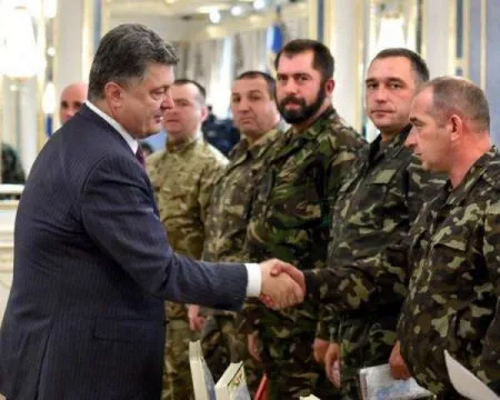 "Нам нужна правда". Порошенко рассказал про героев и дезертиров 51-й бригады