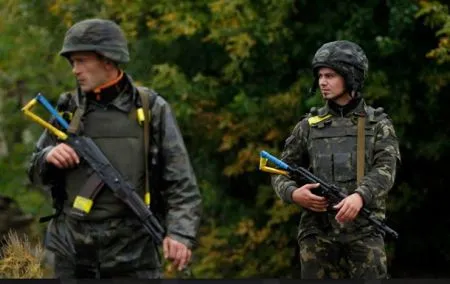 Люстрация грозит увольнением миллиону чиновников и военных - эксперт