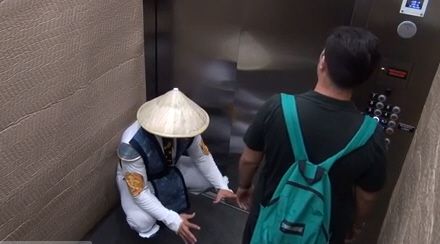 Мортал Комбат в лифте
