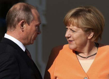 Меркель призвала к новым санкциям против России
