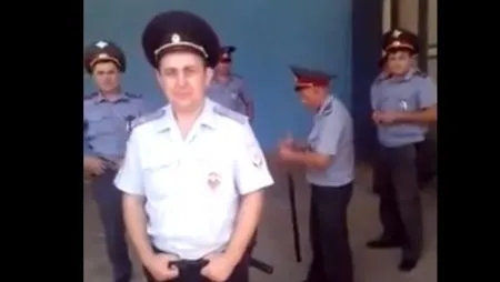 Прикол над курящими полицейскими