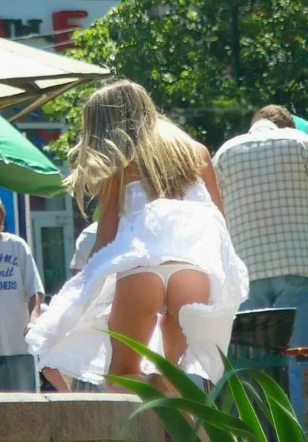 По шпионим немного за девушками