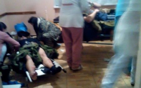 Силы АТО пробили "коридор" к аэропорту Донецка и вывозят раненых