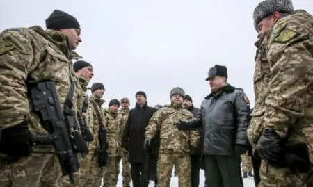 Президент ввел в действие "чрезвычайные меры противодействия российской угрозе"
