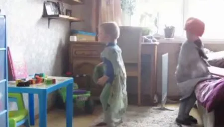 Вот раньше дети в космонавтов и пожарных играли...