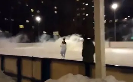 Проучил хулиганов на катке