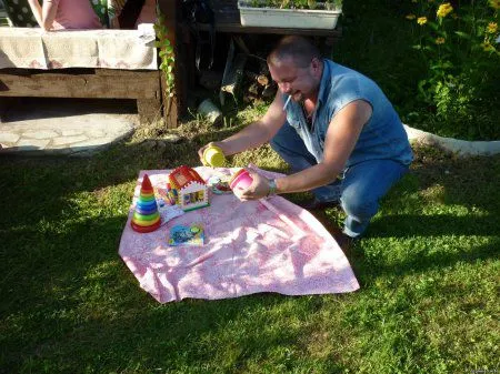Отцы дурачатся и впадают в детство