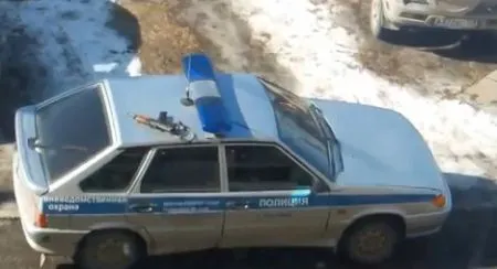 Полицейский забыл автомат