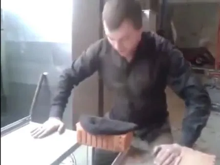 Злой кирпич
