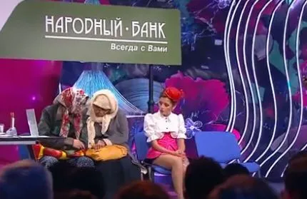 Очередь за кредитом. Девушки просто порвали зал!