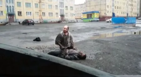 Драка мужиков из-за Украины