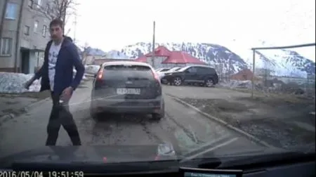 В Кировске пьяный водила разбушевался