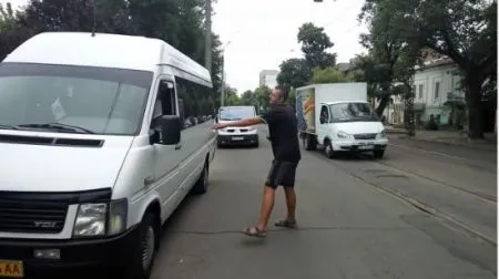 Водителю маршрутки отдохнуть надо