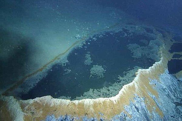 В США обнаружили загадочное "озеро смерти"