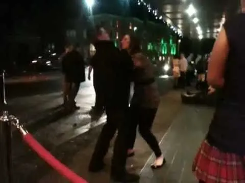 Реакция на то, когда бьет девушка и когда бьет парень