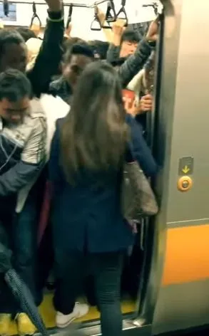 Час пик в токийском метро