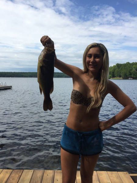 Девушки которые любят рыбалку (31 фото)