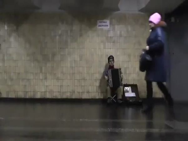 В киевском метро веет Игрой престолов