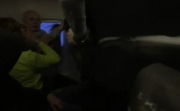 Мальчик, ты не понял! Водочки нам принеси! Мы домой летим!