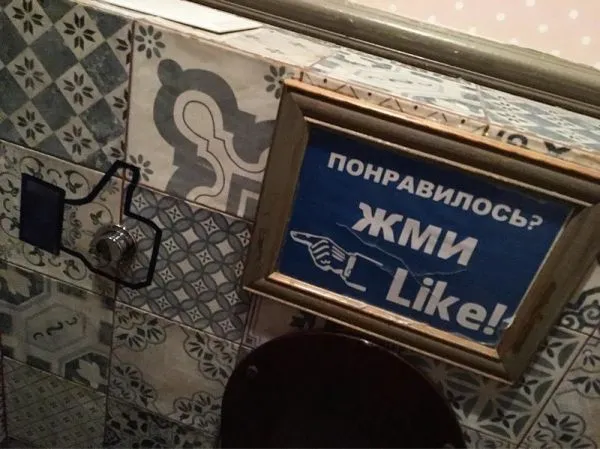 Теперь ясно почему девушки ходят в туалет толпой