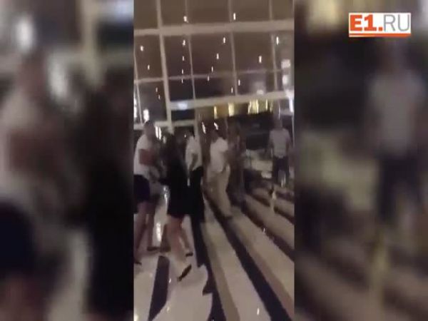 Массовая драка между туристами и сотрудниками отеля в Антальи
