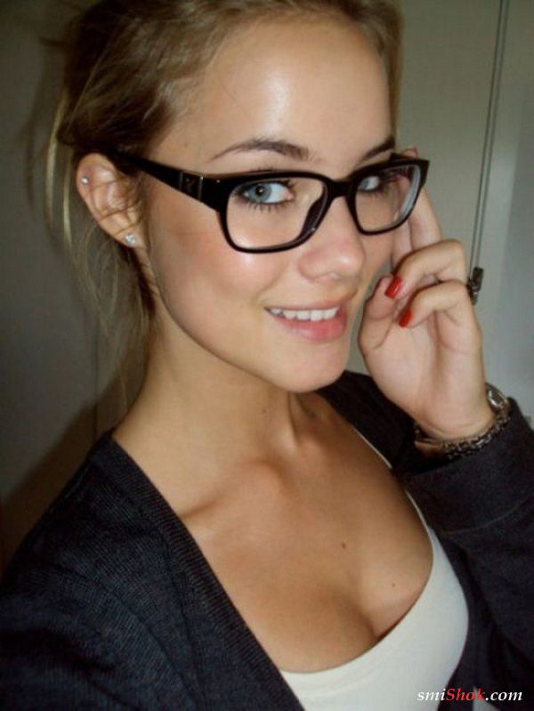 Симпатичные девушки в очках (28 фото)