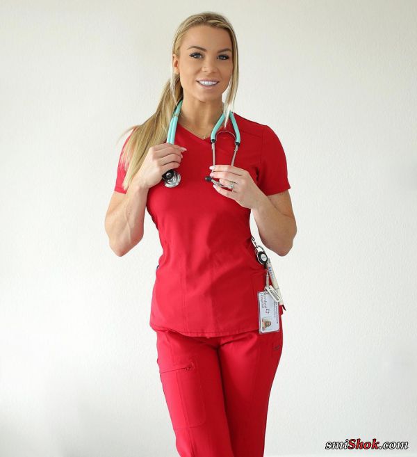 Лорен Дрейн медсестра покорившая  Instagram