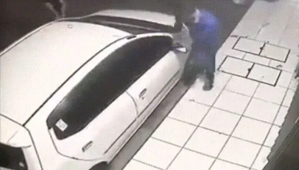 Когда боковые зеркала очень крепкие