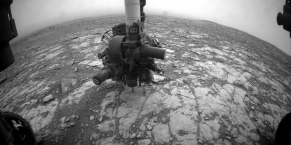 На Марсе Curiosity столкнулся с неожиданным препятствием: фото