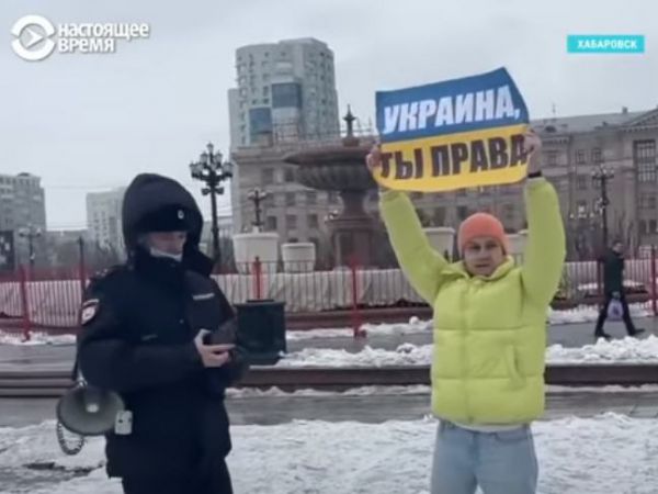 В России проходят антивоенные митинги, силовики задержали более 860 человек