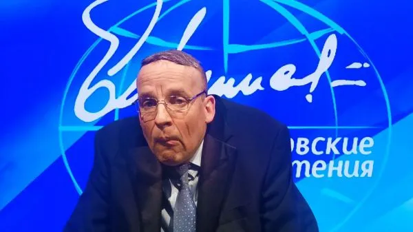 Как ЛАВРОВ "не по-людски" в ТУАЛЭТ сходил 😂 [ПАРОДИЯ]