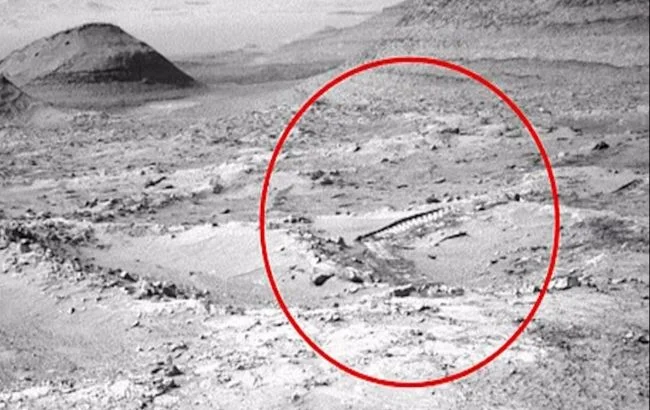 Дивні сліди на Марсі: чому візерунок Curiosity не схожий на відбитки ровера